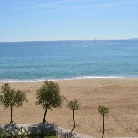 4 Pers. Avec Terrasse Sur La Au Lavandou - Fr-1-251-251 Appartement *