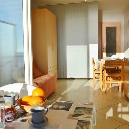 4 Pers. Avec Terrasse Sur La Au Lavandou - Fr-1-251-251 Appartement Le Lavandou