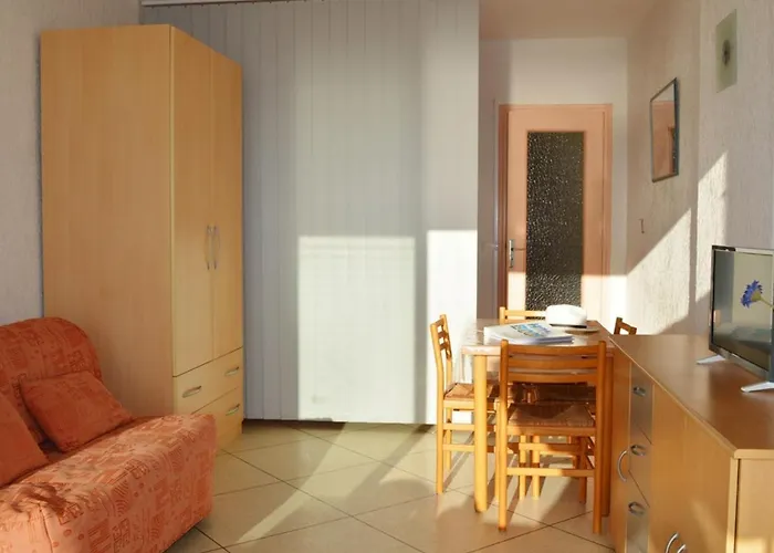 4 Pers. Avec Terrasse Sur La Au Lavandou - Fr-1-251-251 *