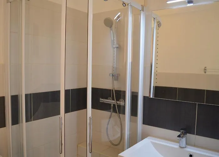 4 Pers. Avec Terrasse Sur La Au Lavandou - Fr-1-251-251 Le Lavandou