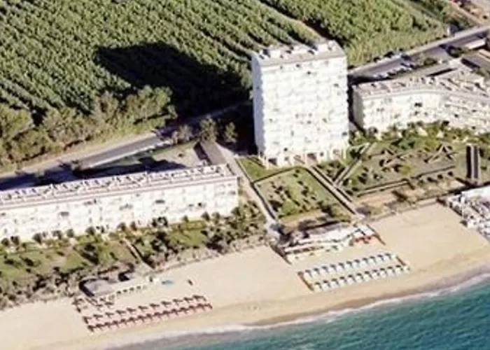 4 Pers. Avec Terrasse Sur La Au Lavandou - Fr-1-251-251 Le Lavandou