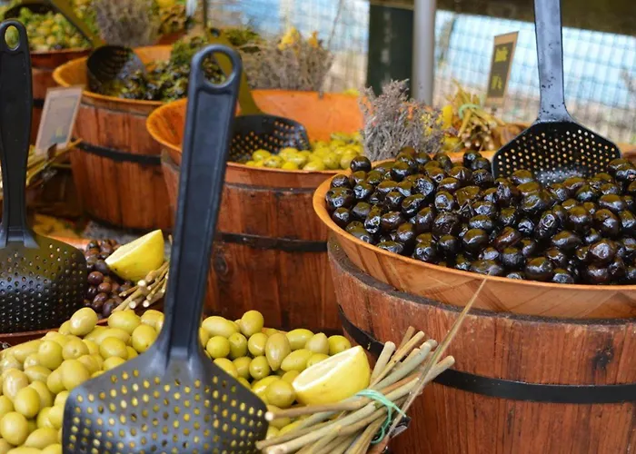 4 Pers. Avec Terrasse Sur La Au Lavandou - Fr-1-251-251